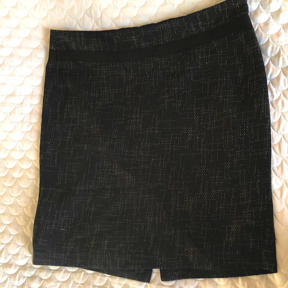 Navy tweed skirt size 14 from the Limited. Very modern!